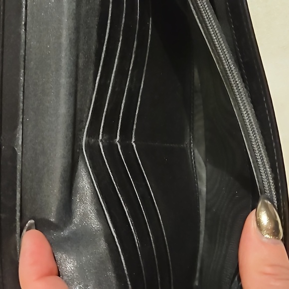 YSL Logo Patent Leather Bifold Snap Wallet w/Dustbag - Picture 10 of 14